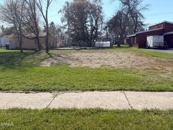 417 4th Avenue Nw, Jamestown, ND 58401