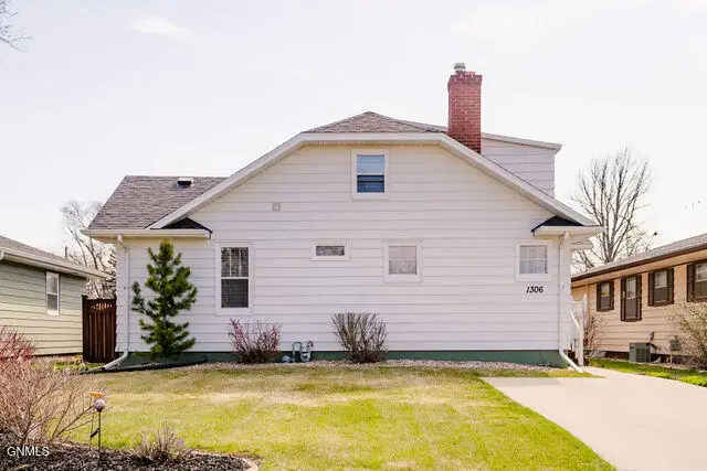 1306 5th Avenue Ne, Jamestown, ND 58401 - #1