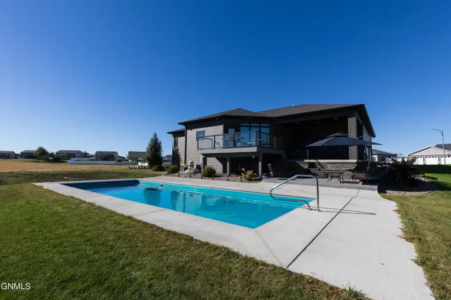 1208 Plains Bend Se, Mandan, ND 58554 - #2
