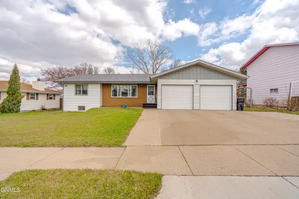 2413 N 6th Street, Bismarck, ND 58503