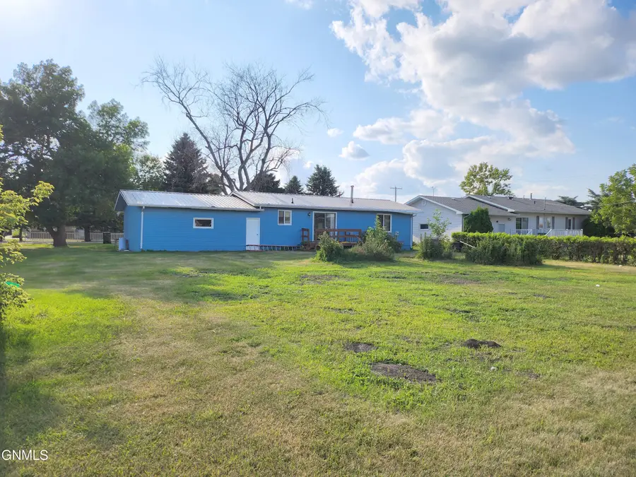 519 1st Avenue Nw, Steele, ND 58482 - #2