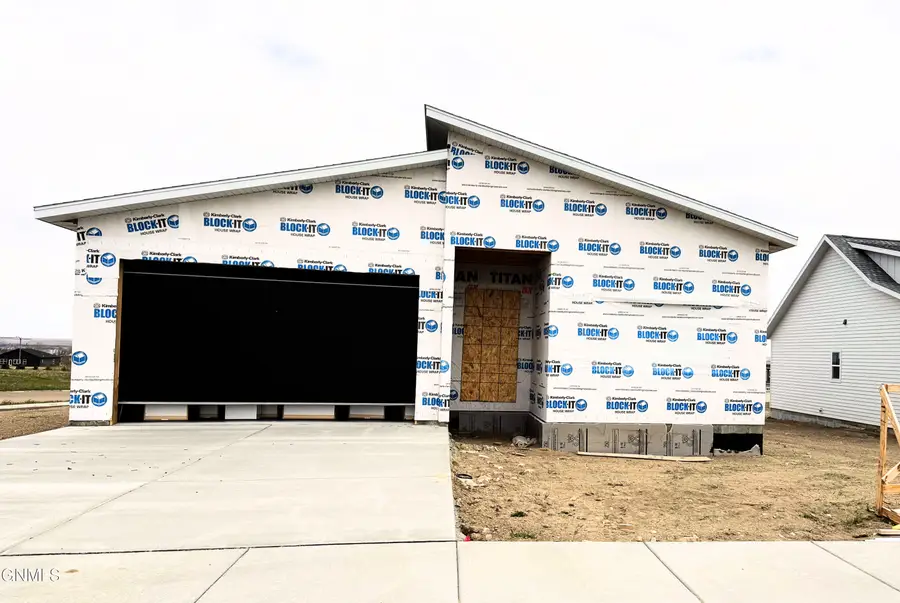 3028 29th Avenue W, Williston, ND 58801 - #2