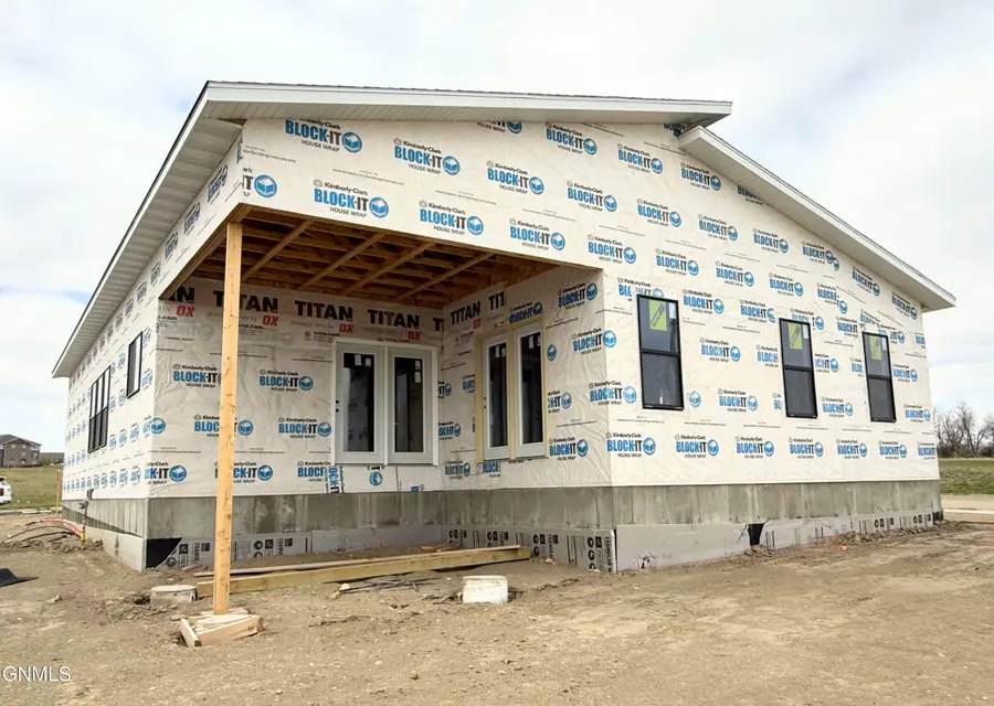 3028 29th Avenue W, Williston, ND 58801 - #3