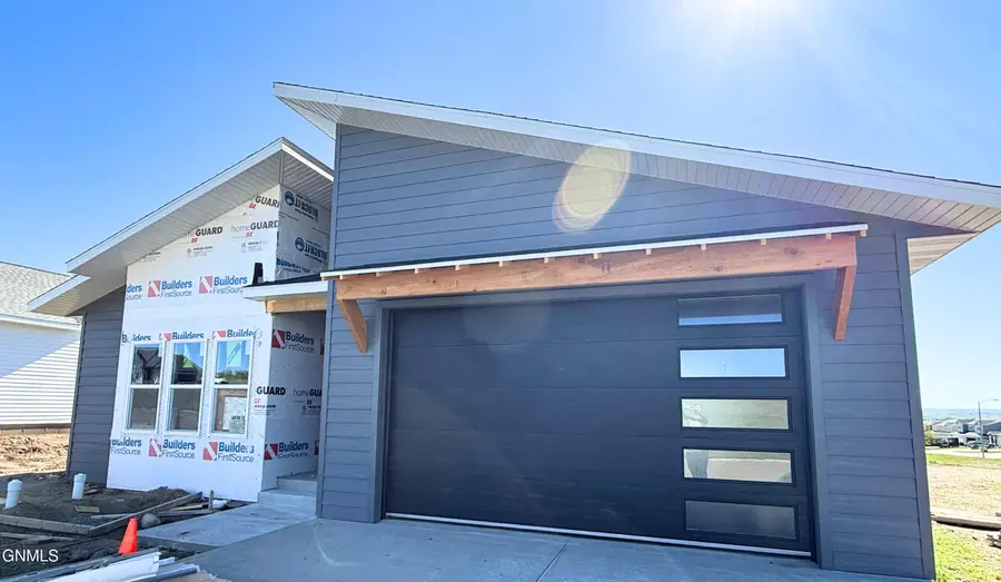3016 29th Avenue W, Williston, ND 58801 - #2