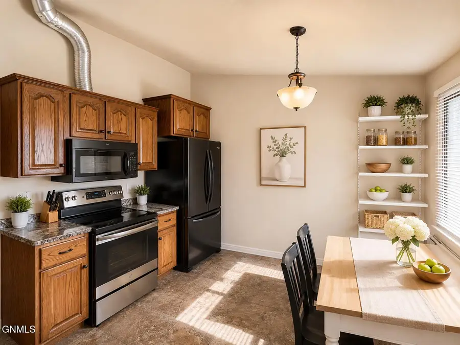 531 3rd Avenue Se, Dickinson, ND 58601 - #2