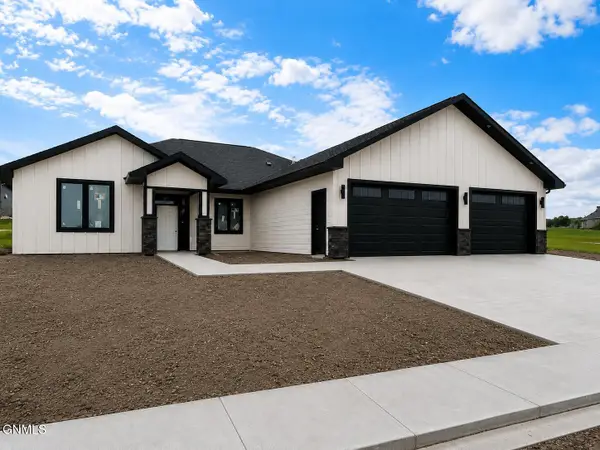 3926 Herd Place, Bismarck, ND 58503