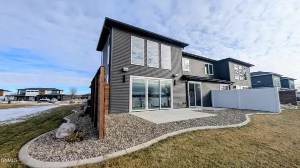 5834 Misty Waters Drive, Bismarck, ND 58503