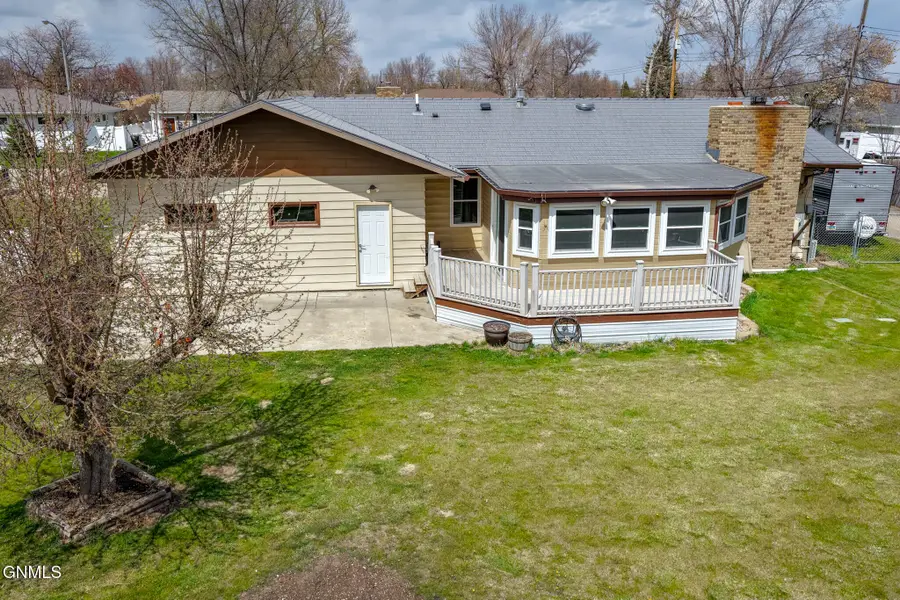 709 15th Street W, Williston, ND 58801 - #2