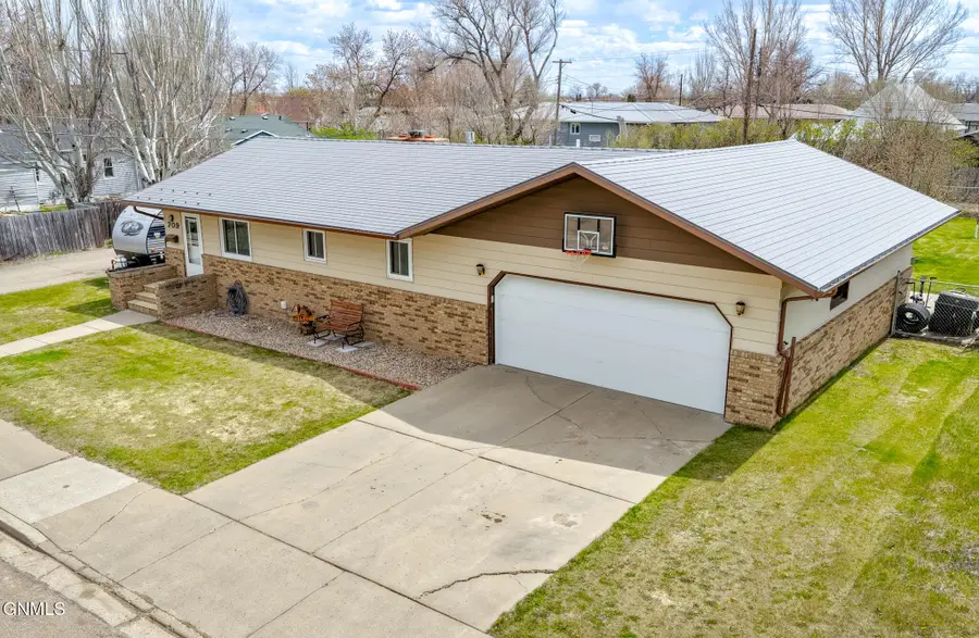 709 15th Street W, Williston, ND 58801 - #3