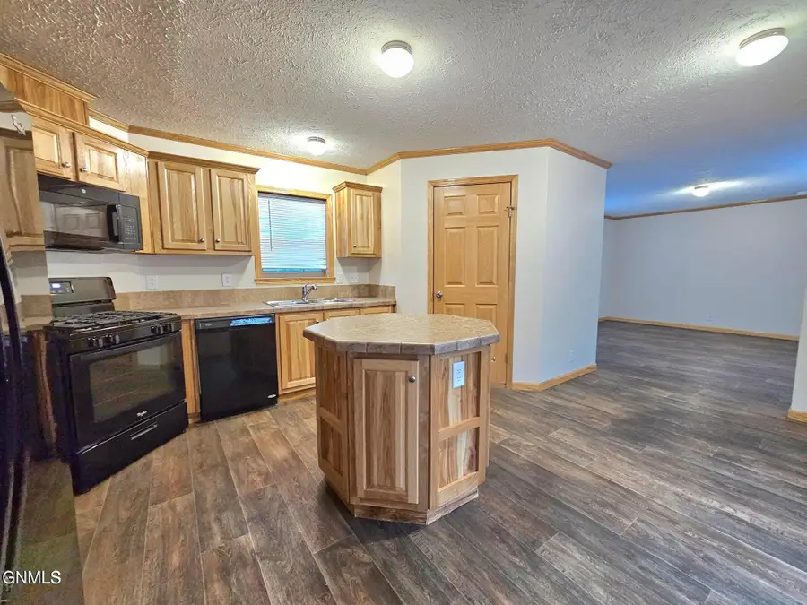 1916 Sioux Street, Williston, ND 58801 - #3