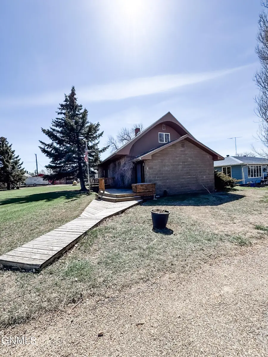 314 Hammond Street, Medicine Lake, MT 59247 - #2