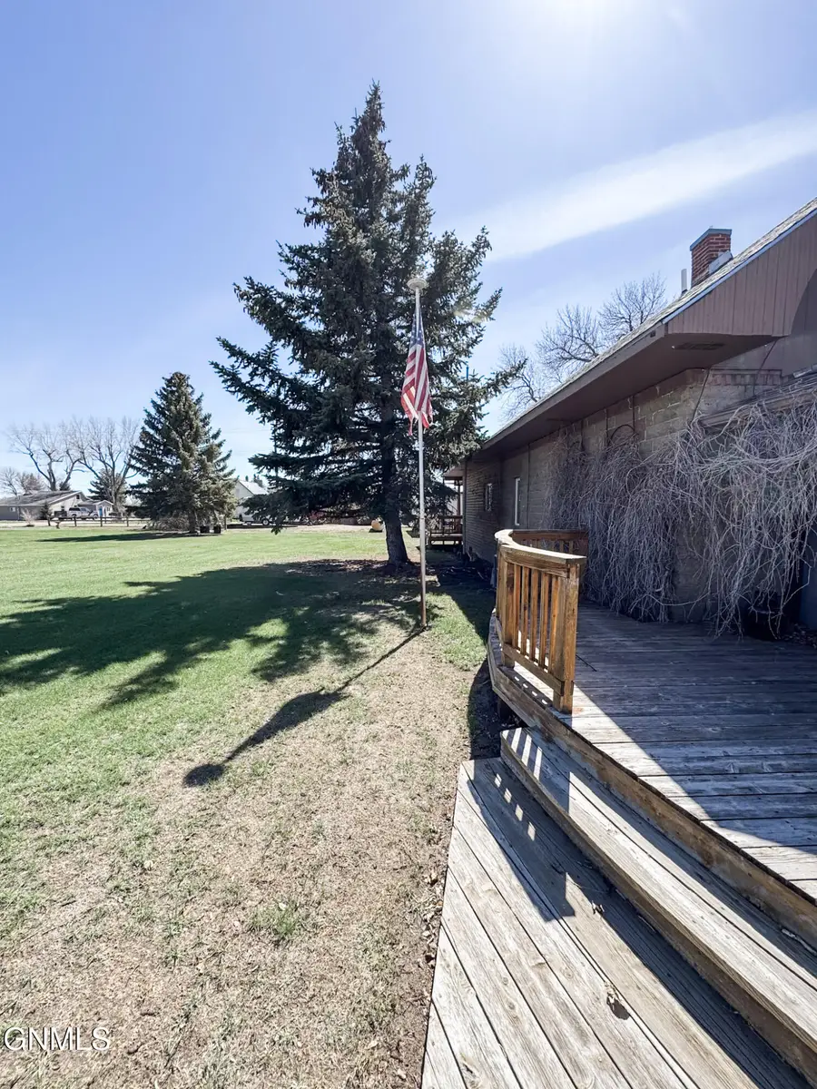 314 Hammond Street, Medicine Lake, MT 59247 - #3