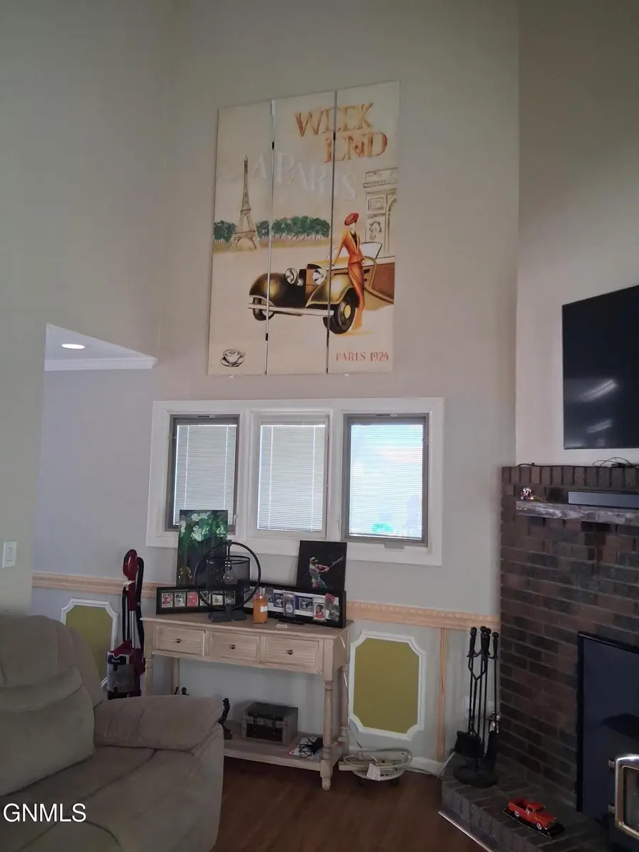 1917 Capitol Avenue #11a, Bismarck, ND 58501 - #3