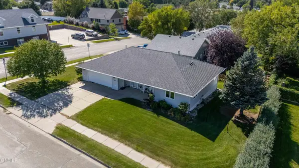 1096 Turnpike Avenue E, Bismarck, ND 58501