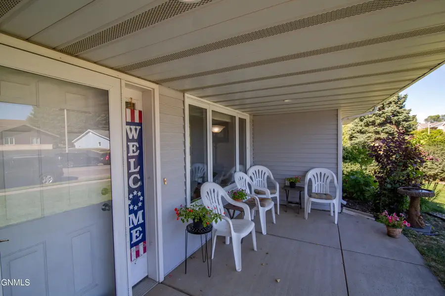 1096 Turnpike Avenue E, Bismarck, ND 58501 - #3