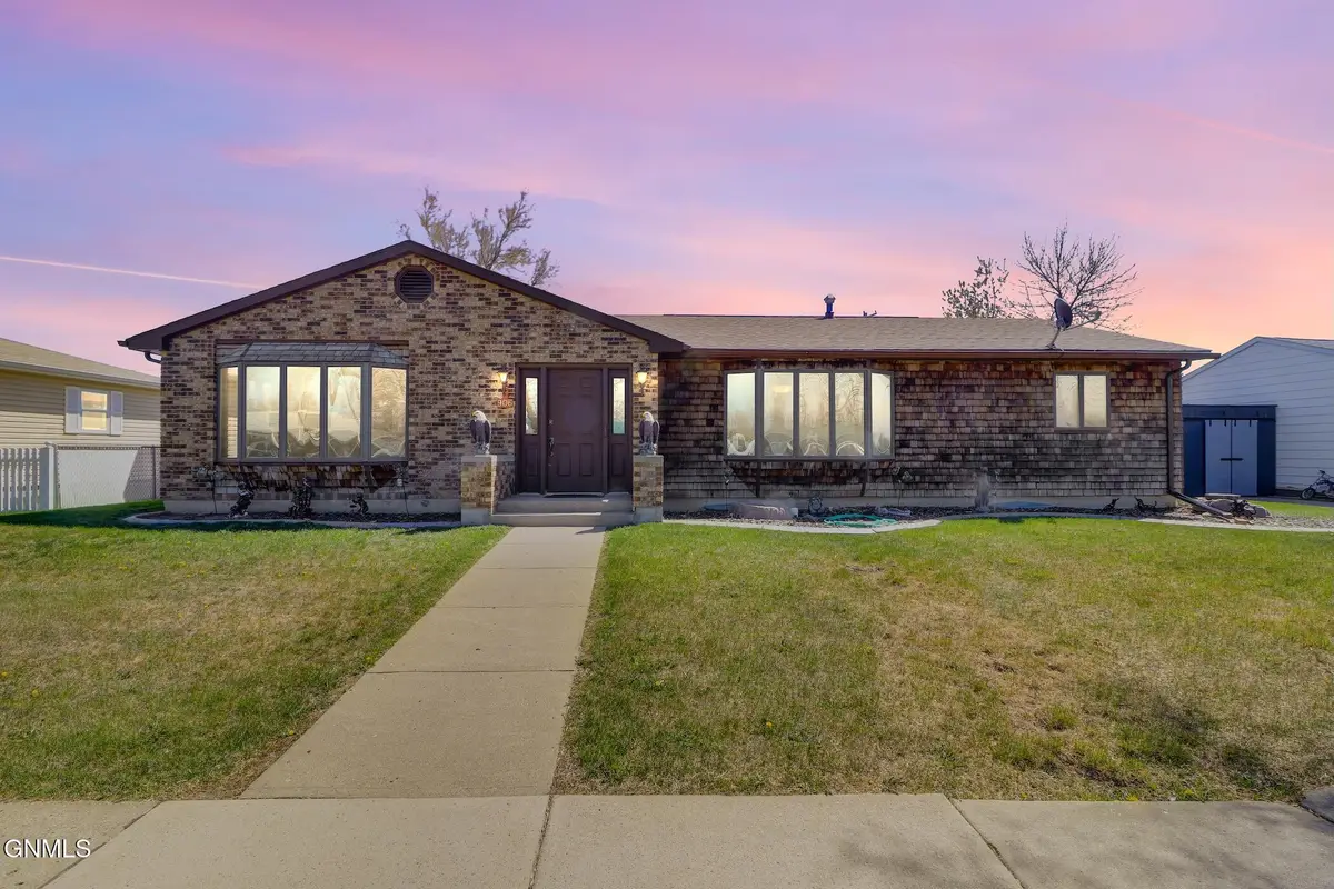 906 16th Avenue W, Williston, ND 58801 - #1