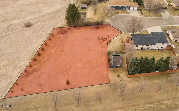 820 Mannhaven Street, Hazen, ND 58545