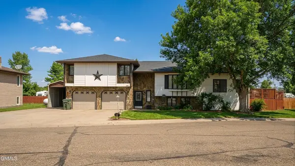818 Mannhaven Street #2, Hazen, ND 58545