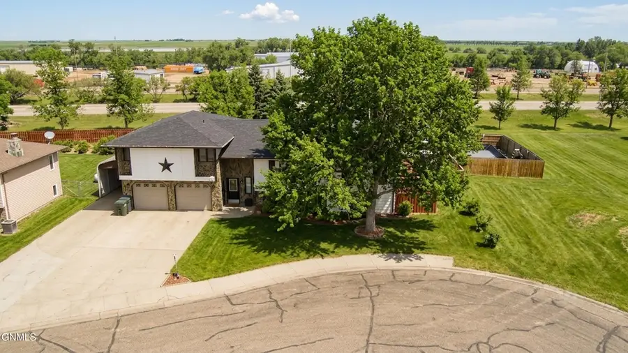 818 Mannhaven Street #2, Hazen, ND 58545 - #2