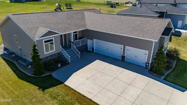 7623 Hawktree Drive, Bismarck, ND 58503