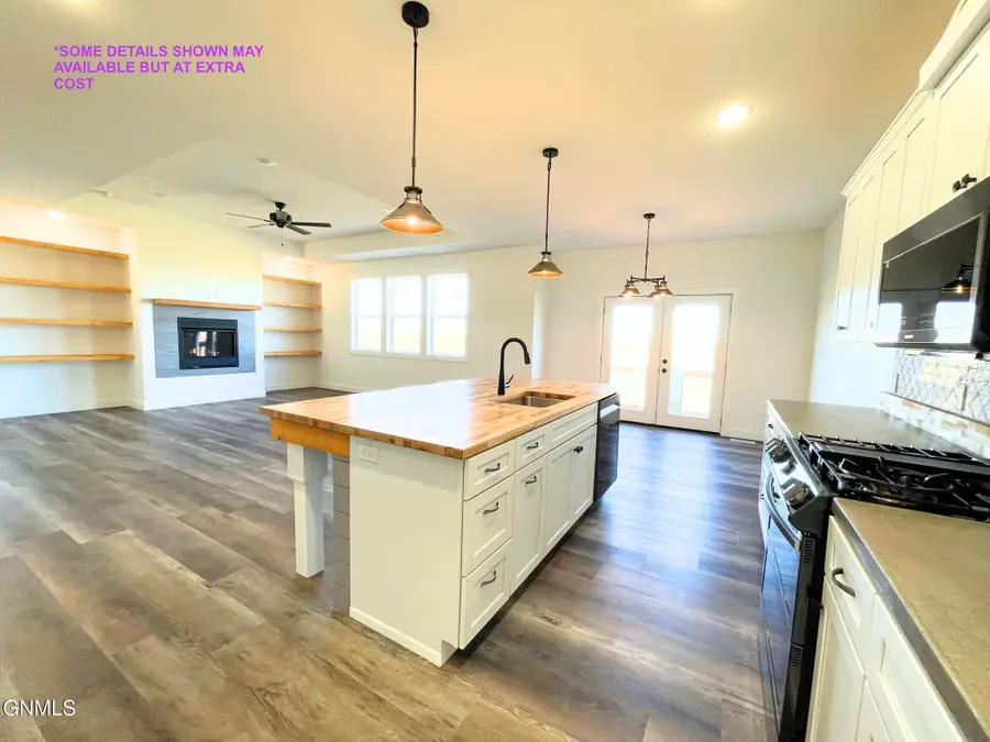 3004 29th Avenue W, Williston, ND 58801 - #2