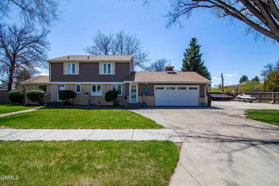 507 W Boulevard Avenue, Bismarck, ND 58501 - #2