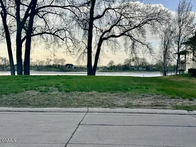 1304 1306 Bayview Court, Bismarck, ND 58504 - #2