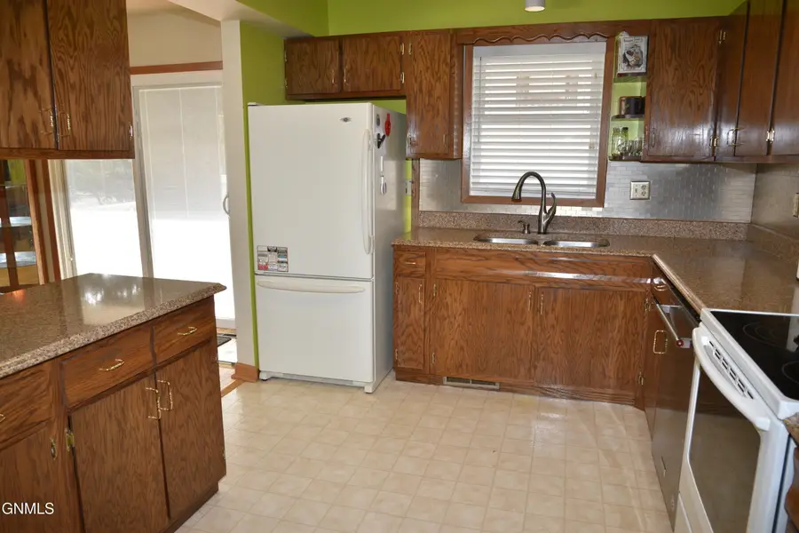 408 Center Avenue N, Ashley, ND 58413 - #2