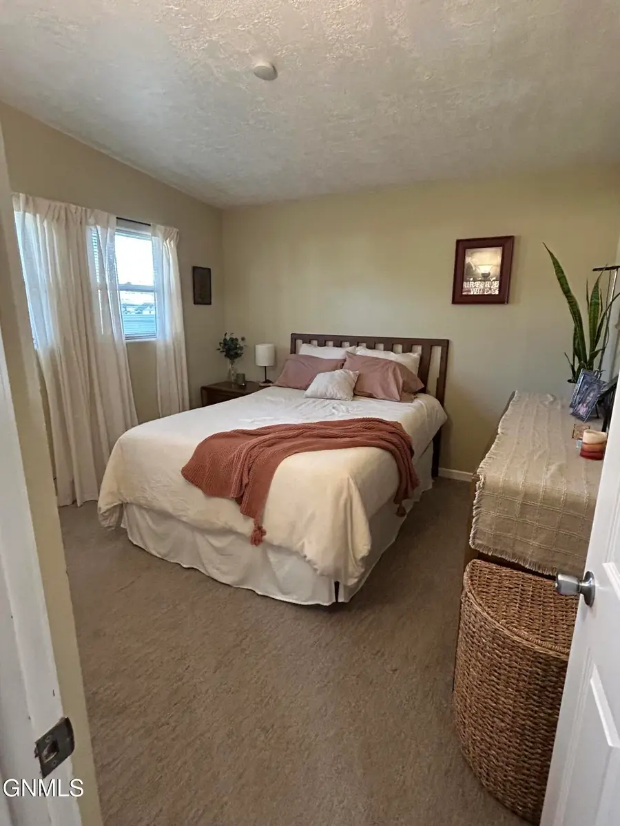 2516 Skyline Drive Nw, Minot, ND 58703 - #3