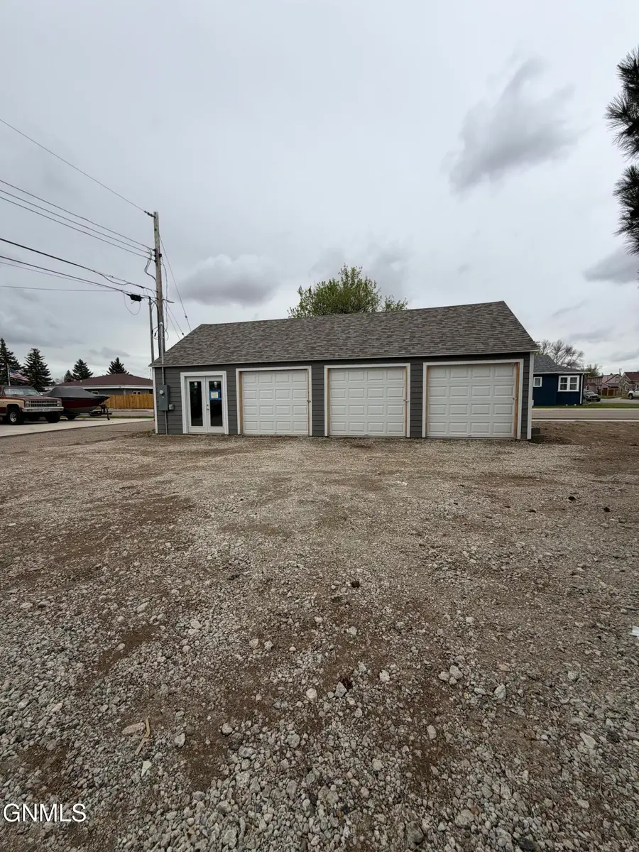 1402 Main Street, Williston, ND 58801 - #2