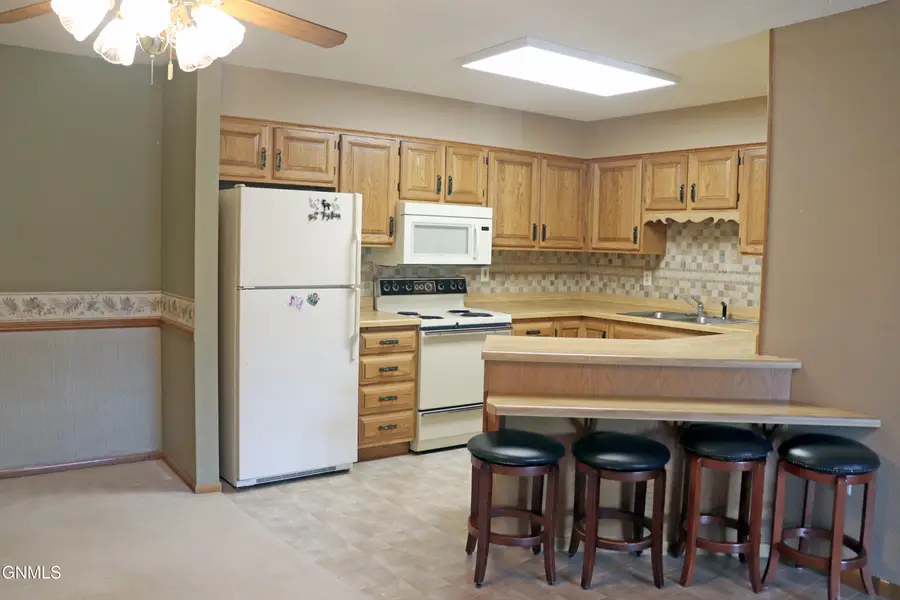 2121 Washington Street #11, Bismarck, ND 58501 - #2