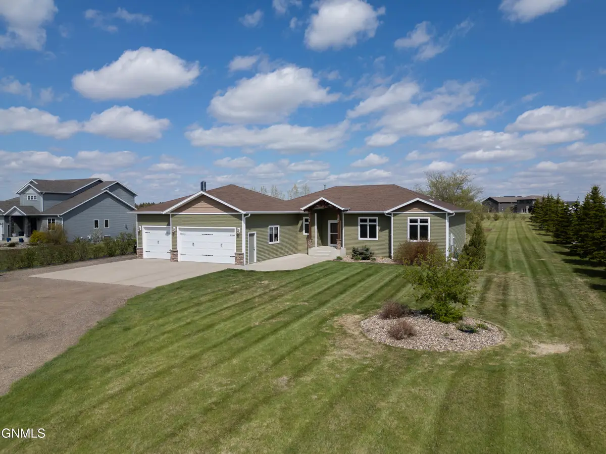6512 Dakota Country Drive, Bismarck, ND 58503 - #1