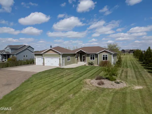 6512 Dakota Country Drive, Bismarck, ND 58503