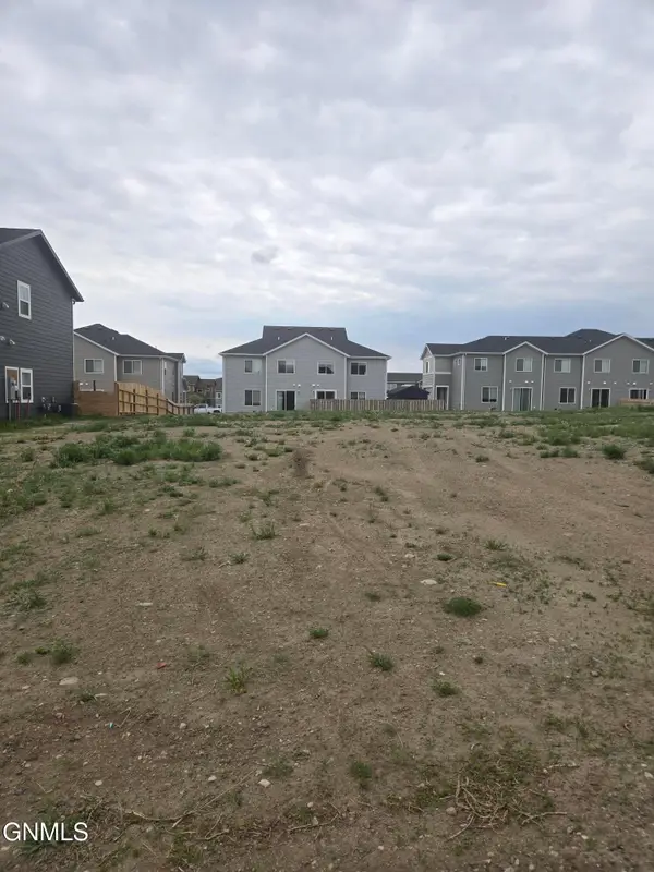 2729 29th Street W, Williston, ND 58801
