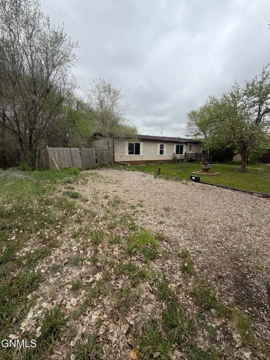 3317 9th Avenue E, Williston, ND 58801 - #3