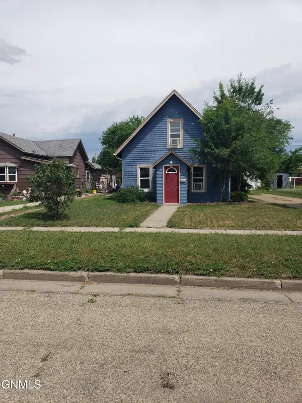 809 9th Avenue Se, Jamestown, ND 58401