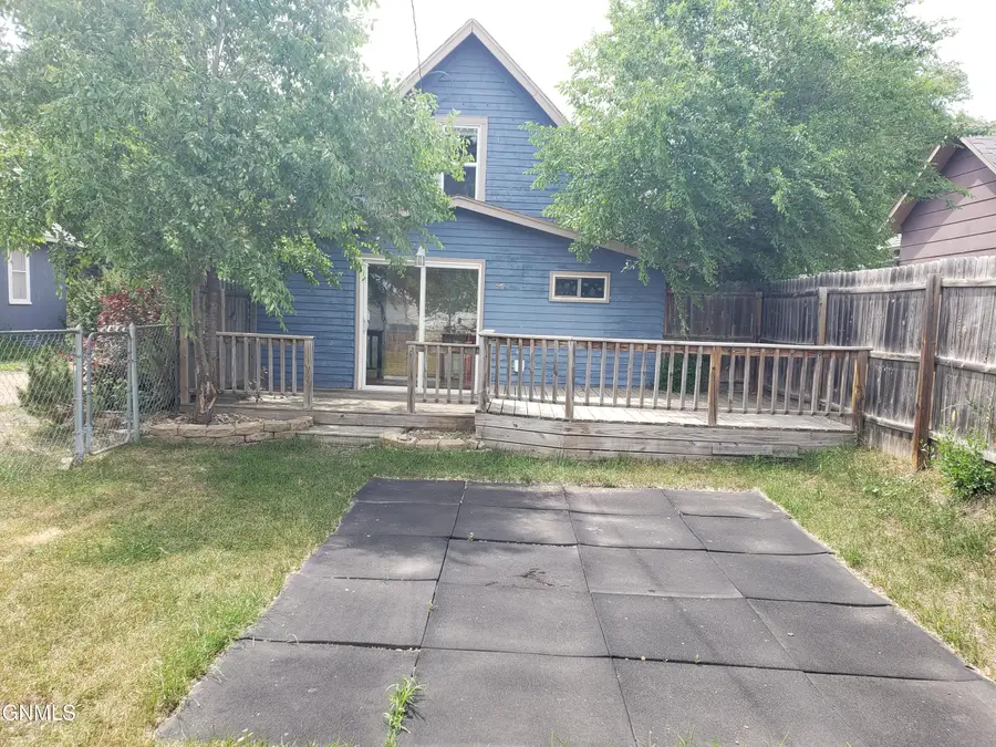 809 9th Avenue Se, Jamestown, ND 58401 - #2