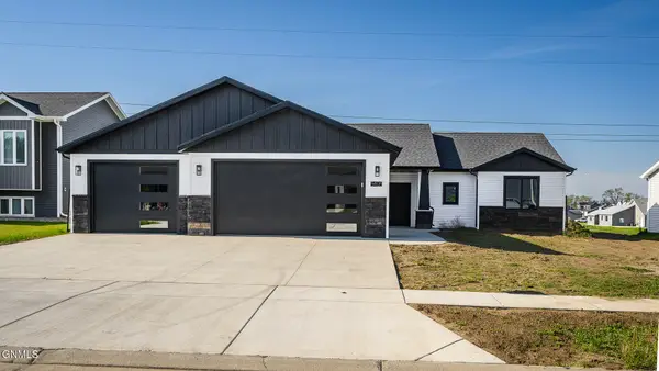 5405 Hendrickson Drive, Bismarck, ND 58504