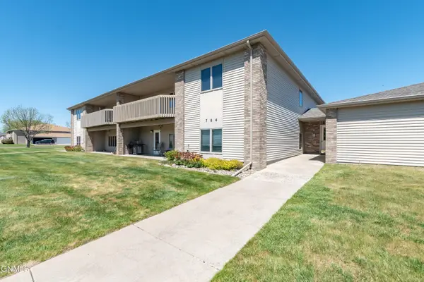 704 Bridgeport Drive #7, Bismarck, ND 58504