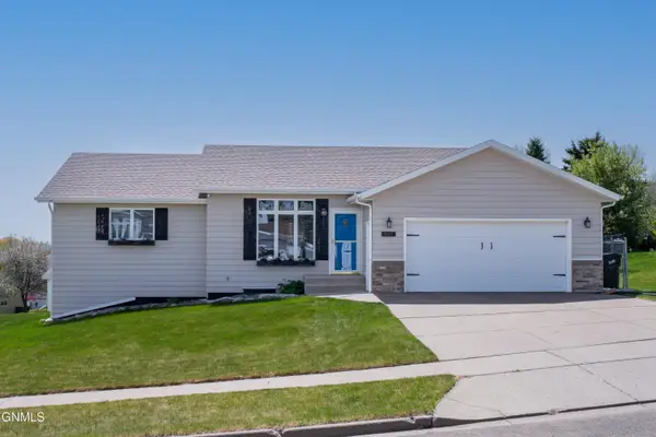 907 Breton Drive, Bismarck, ND 58503
