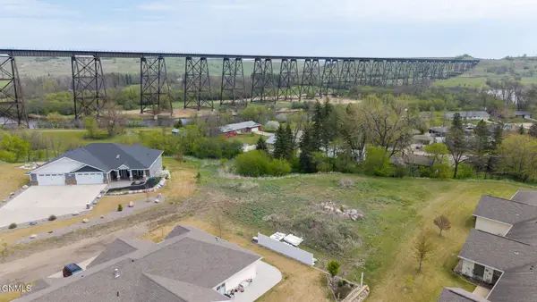 554 Legacy Lane Ne, Valley City, ND 58072