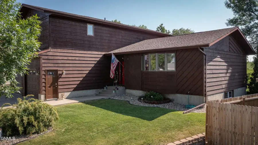 1600 1st Avenue Ne, Beulah, ND 58523 - #2