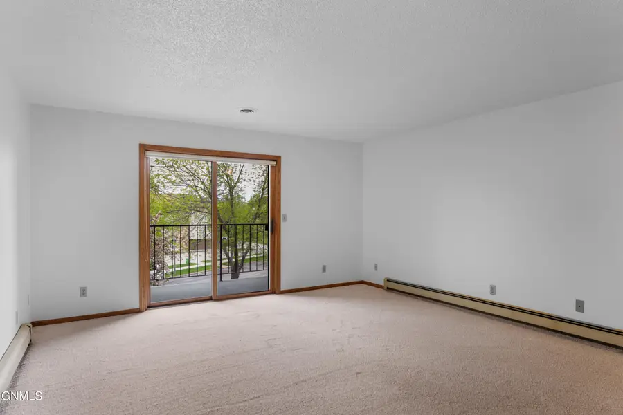 2635 Gateway Avenue #9, Bismarck, ND 58503 - #3