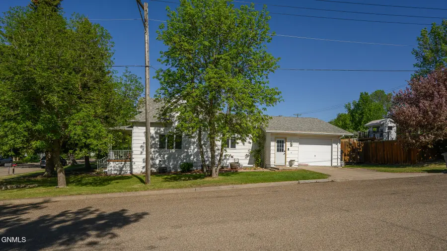 822 4th Avenue, Washburn, ND 58577 - #2