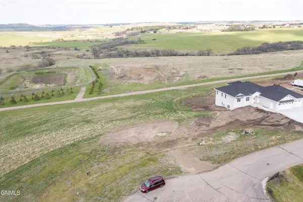 8527 Norman Place, Bismarck, ND 58503