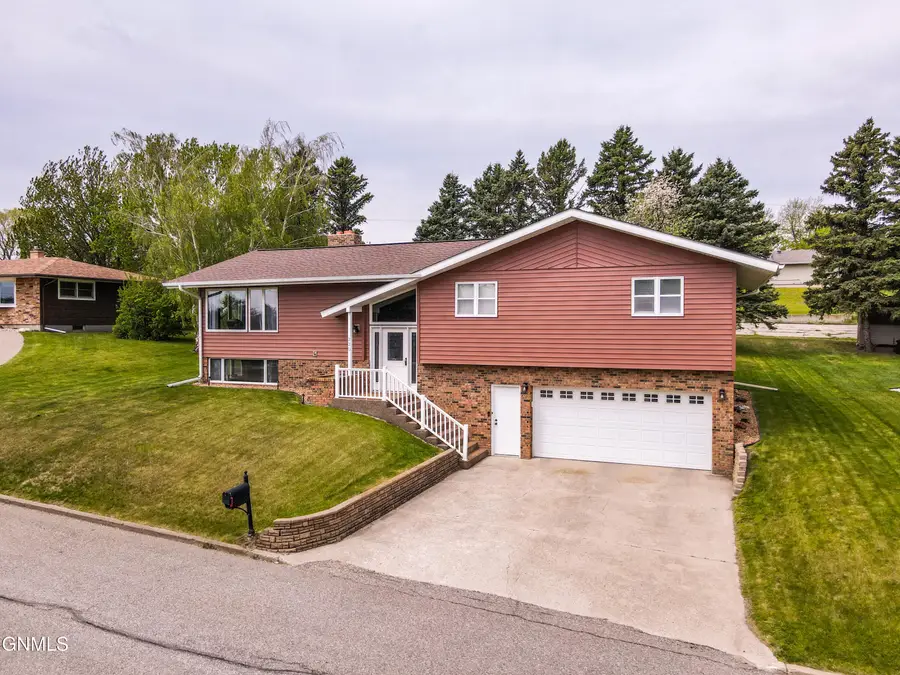 220 Hillcrest Avenue, Enderlin, ND 58027 - #2