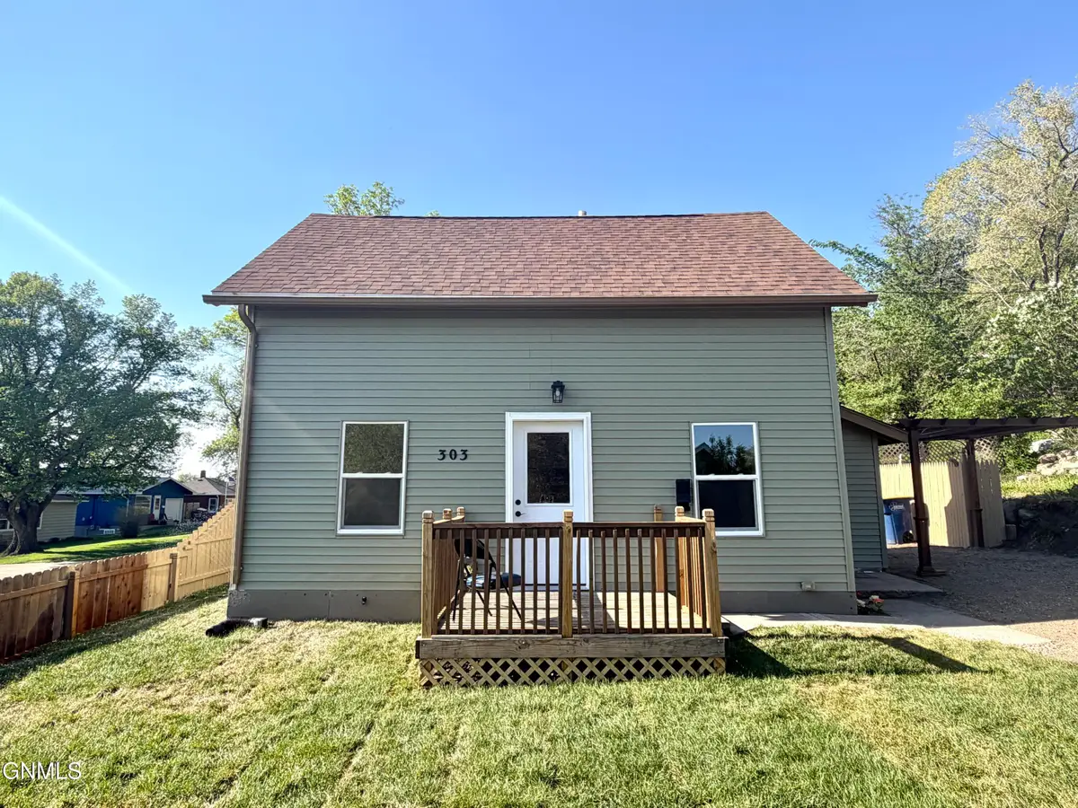 303 8th Street Ne, Jamestown, ND 58401 - #1