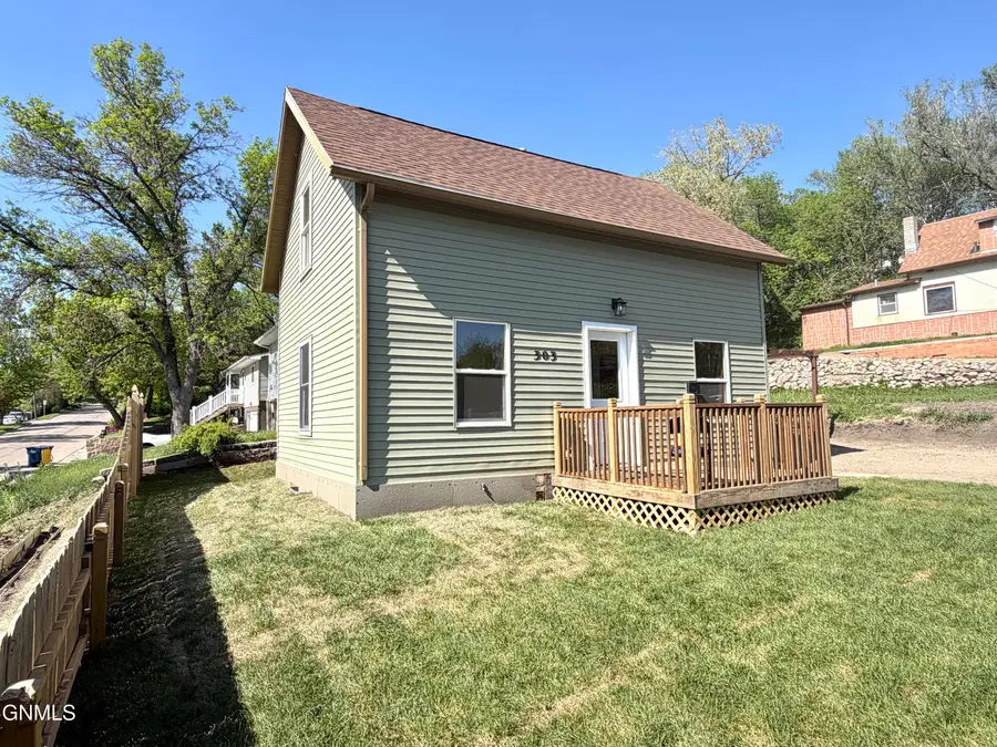 303 8th Street Ne, Jamestown, ND 58401 - #3
