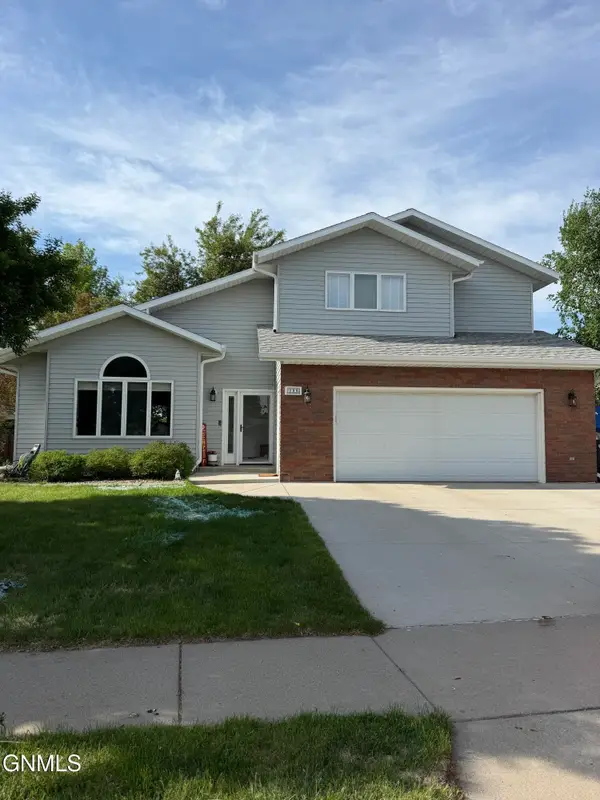 209 Laredo Drive, Bismarck, ND 58504