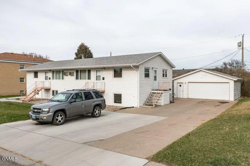 1404 3rd Avenue Nw, Mandan, ND 58554 - #1